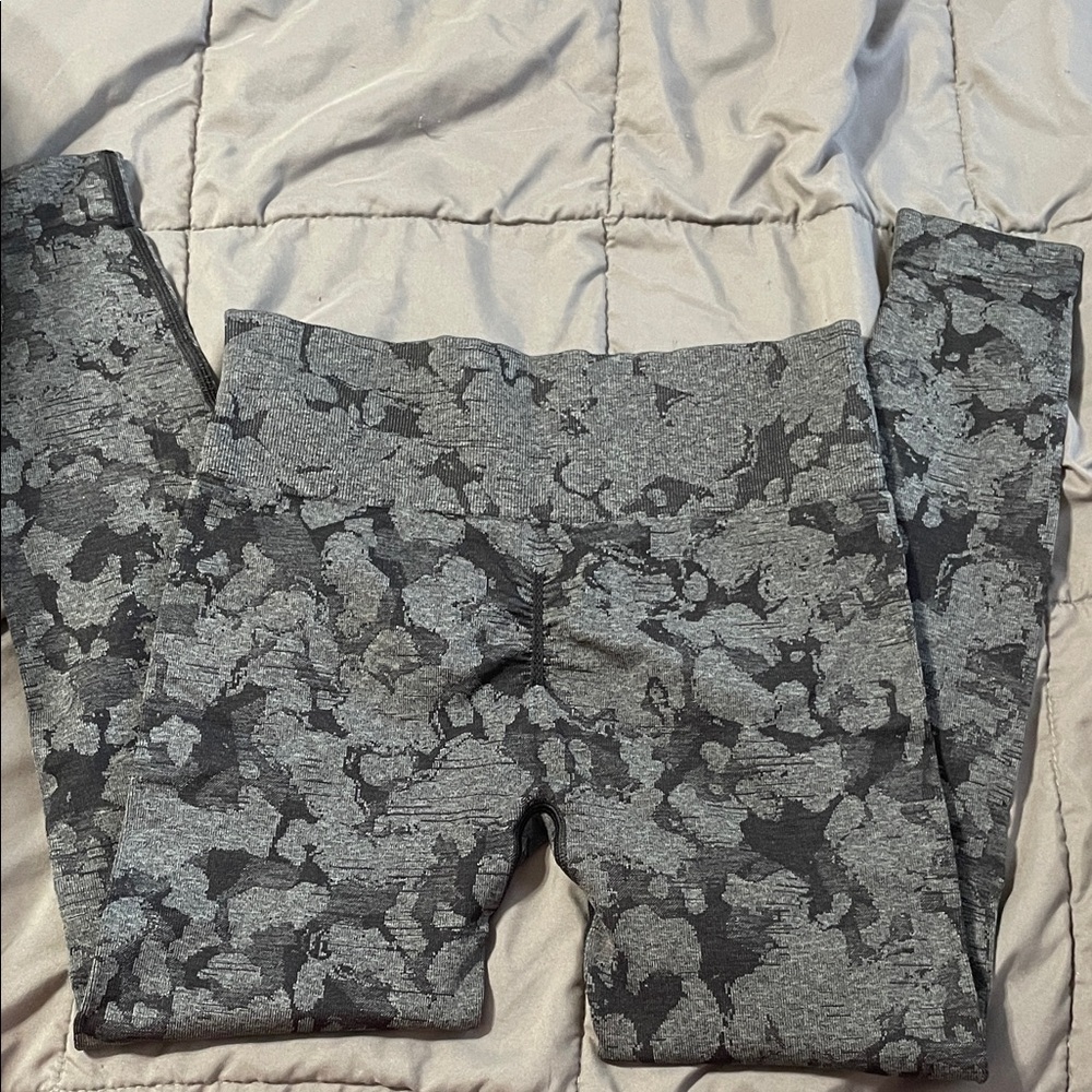 Gymshark Black and Gray Patterned Leggings